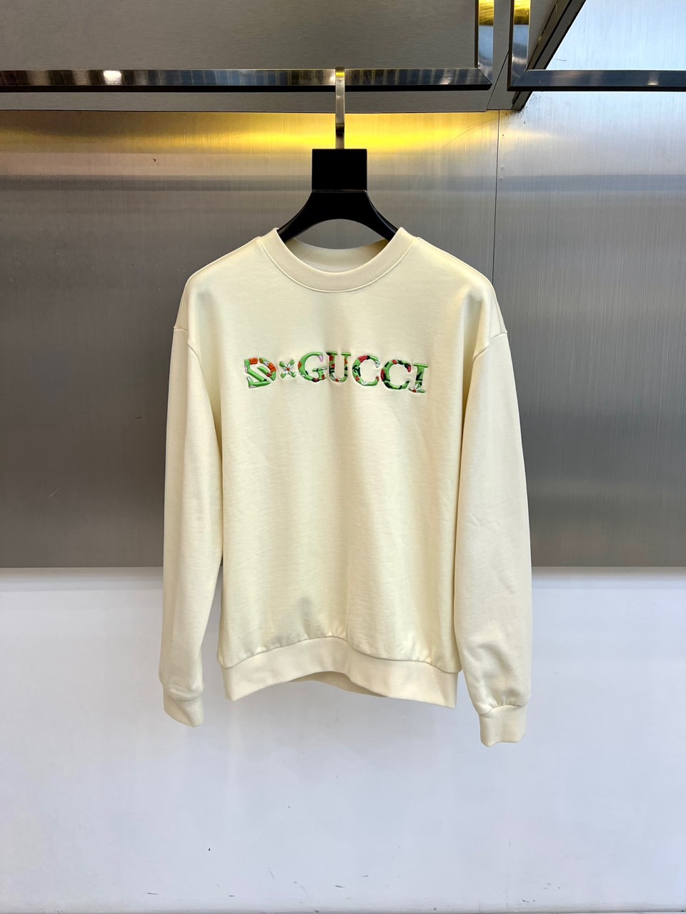 🌾Gucc古驰、2025秋冬新品卫衣，经典圆领设计确保百搭舒适；宽松剪裁版型提供自在穿着体验，无拘束感。