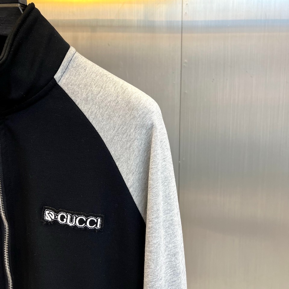 🌾Gucc古驰、2025秋冬男士夹克，以经典黑灰色调演绎摩登型格。主体采用黑色基调，搭配独特灰色袖子形成