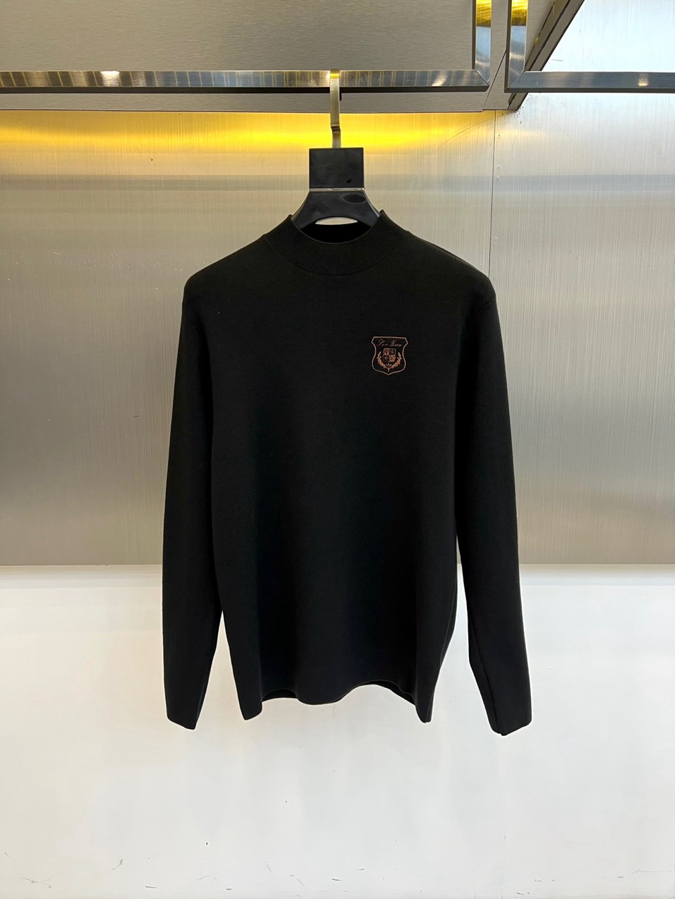 🌾Loro Piana 2025秋冬新品男士羊毛🐑针织衫，这款半高领针织衫采用47.8%羊毛、27.3%