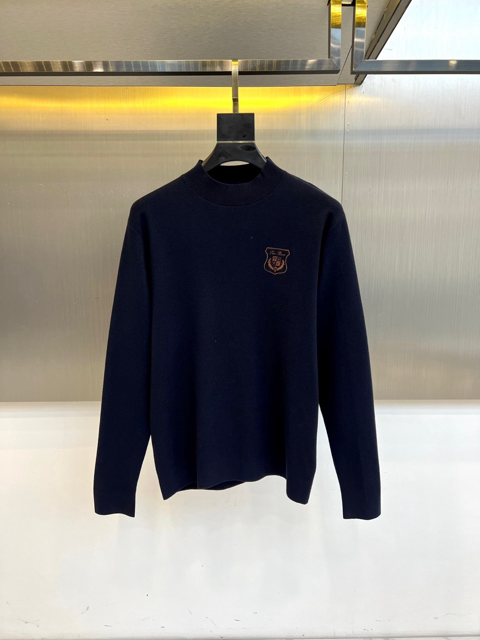 🌾Loro Piana 2025秋冬新品男士羊毛🐑针织衫，这款半高领针织衫采用47.8%羊毛、27.3%