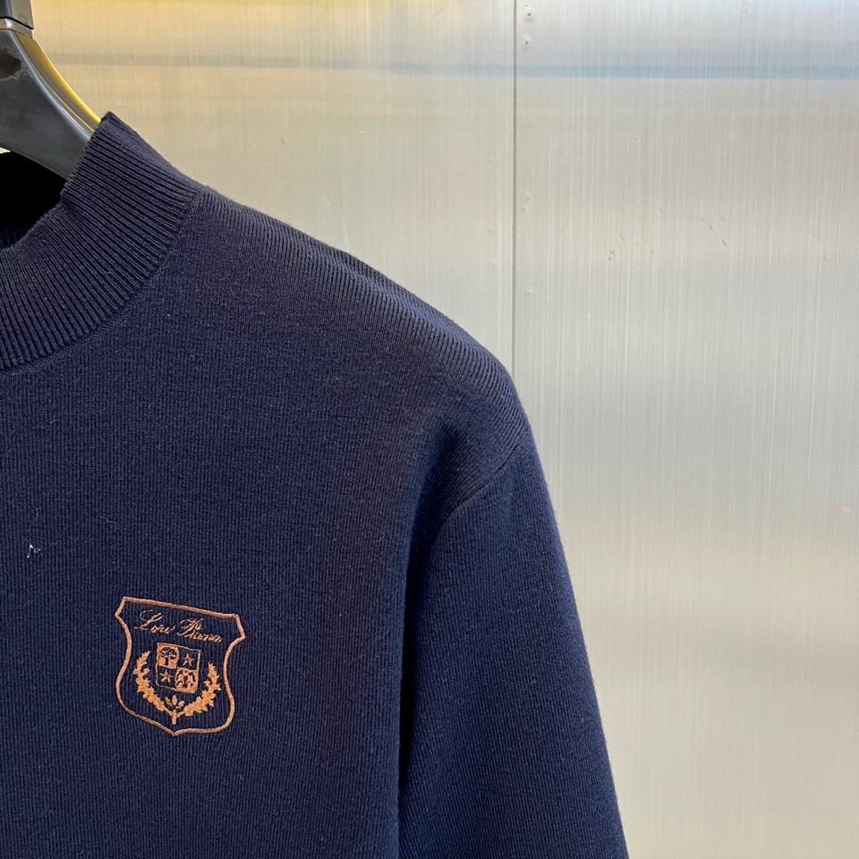 🌾Loro Piana 2025秋冬新品男士羊毛🐑针织衫，这款半高领针织衫采用47.8%羊毛、27.3%