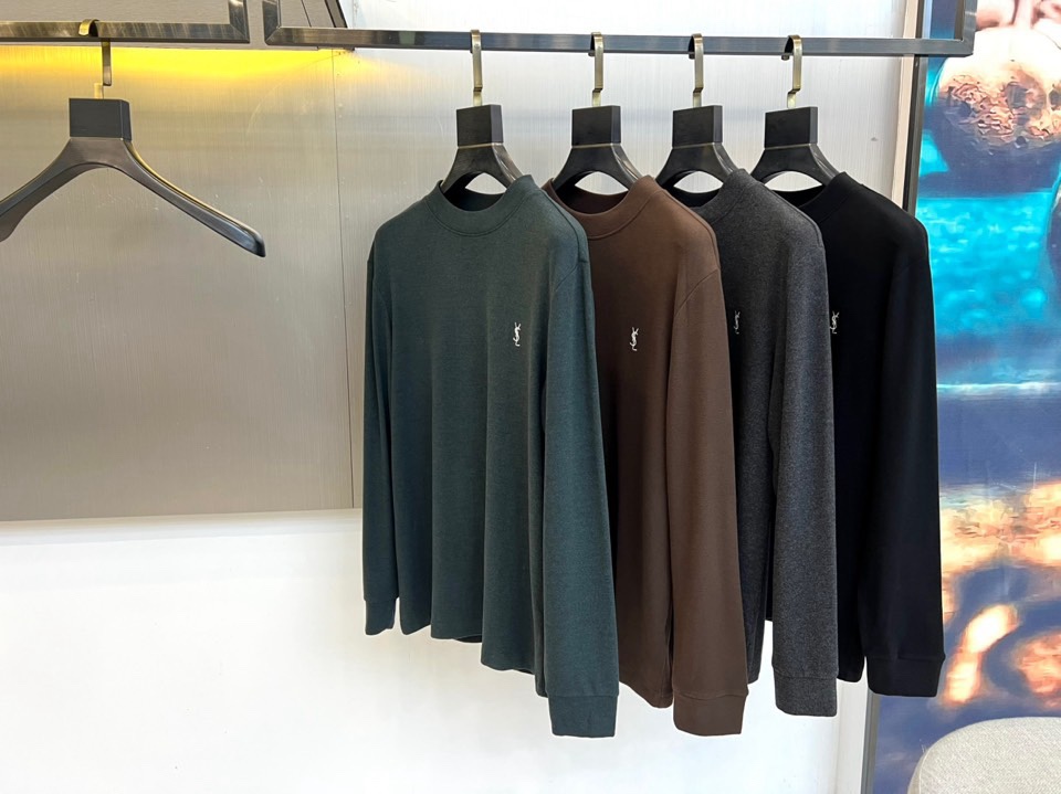 🌾Saint Laurent圣罗兰、2025秋冬长袖T恤系列，以标志性的摇滚内核重塑基础单品。系列呈现纯