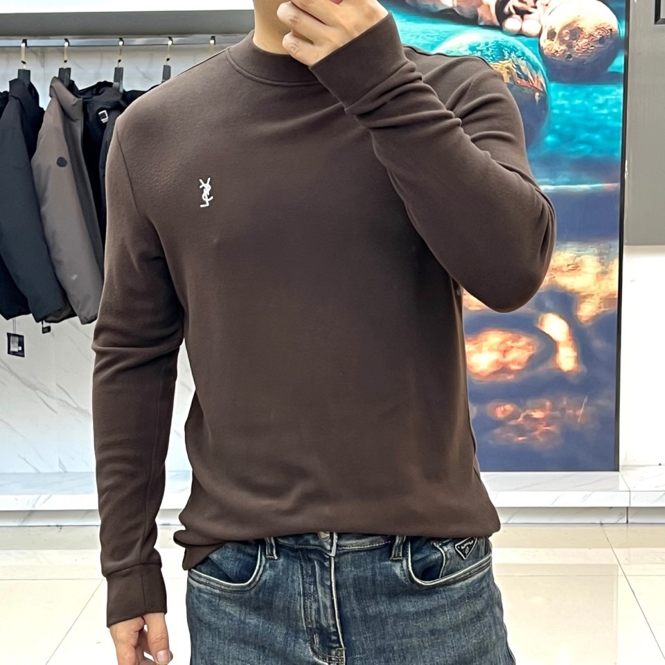 🌾Saint Laurent圣罗兰、2025秋冬长袖T恤系列，以标志性的摇滚内核重塑基础单品。系列呈现纯