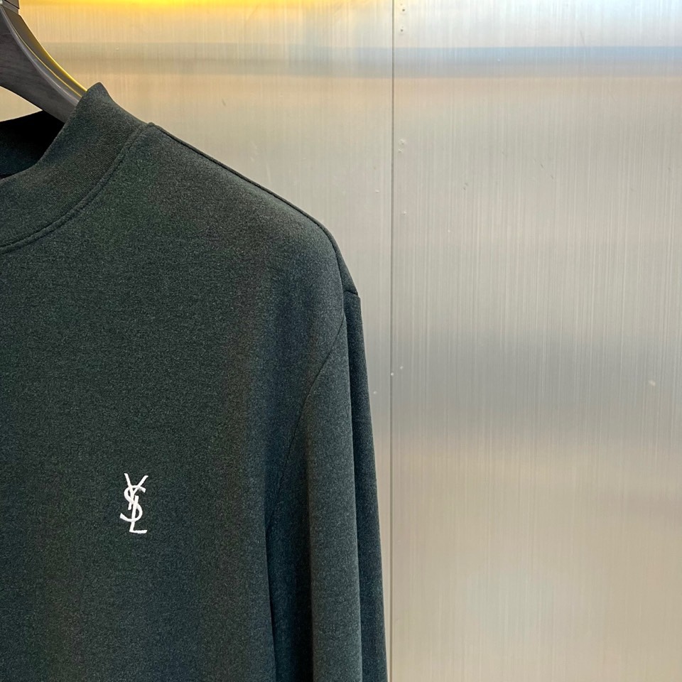 🌾Saint Laurent圣罗兰、2025秋冬长袖T恤系列，以标志性的摇滚内核重塑基础单品。系列呈现纯