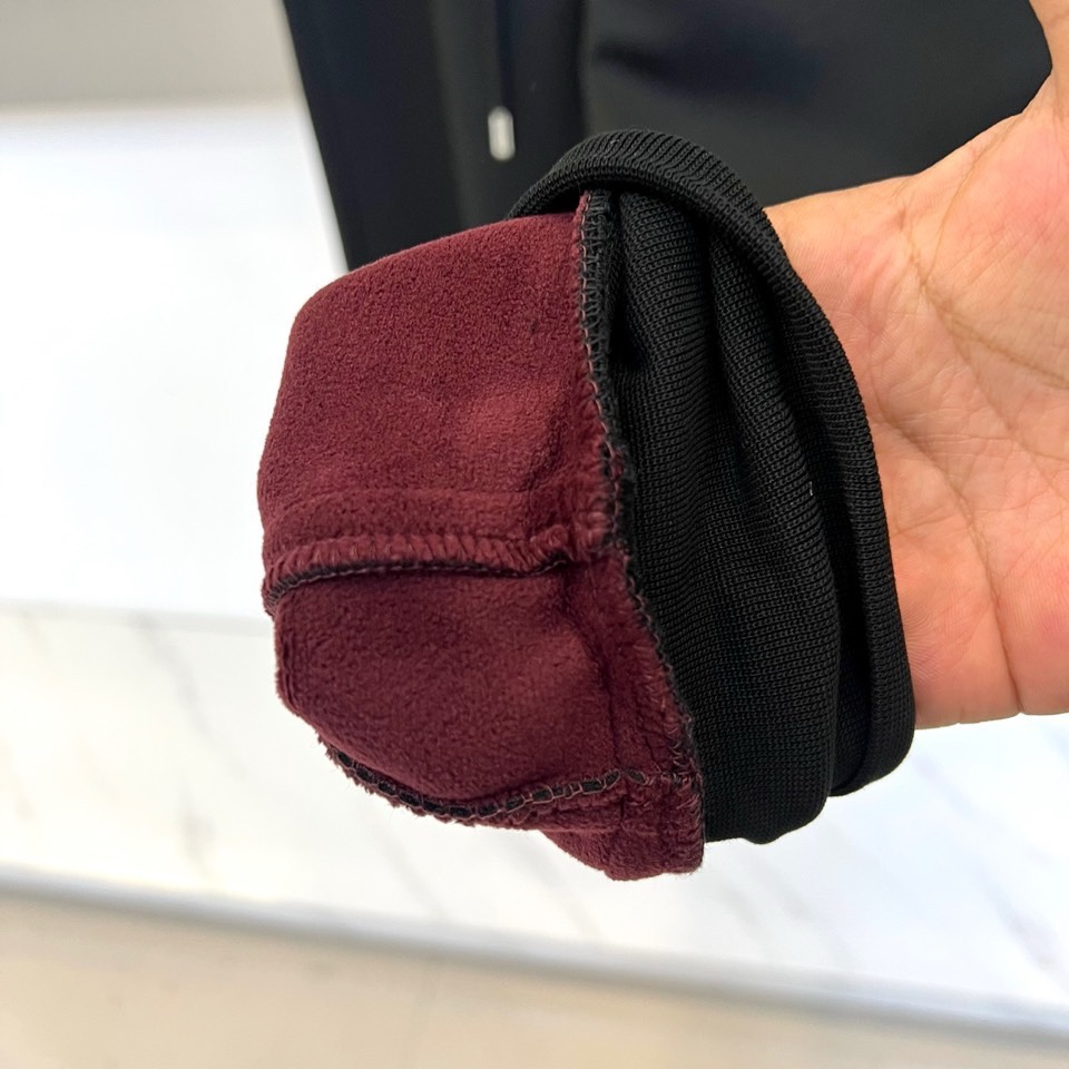 🌾Bur巴宝莉、2025秋冬新品加绒加厚休闲卫裤。系列甄选柔软细腻的加绒内里，紧密贴合肌肤，锁住融融暖意