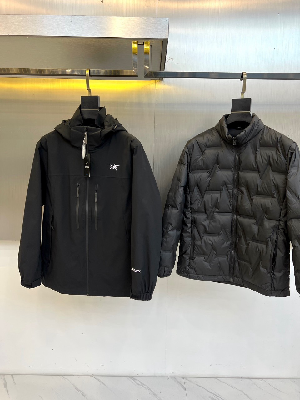 🌾ARCTERYX 始祖鸟、2025秋冬新品冲锋衣羽绒服三合一系统以模块化设计重新定义户外防护。外套采用