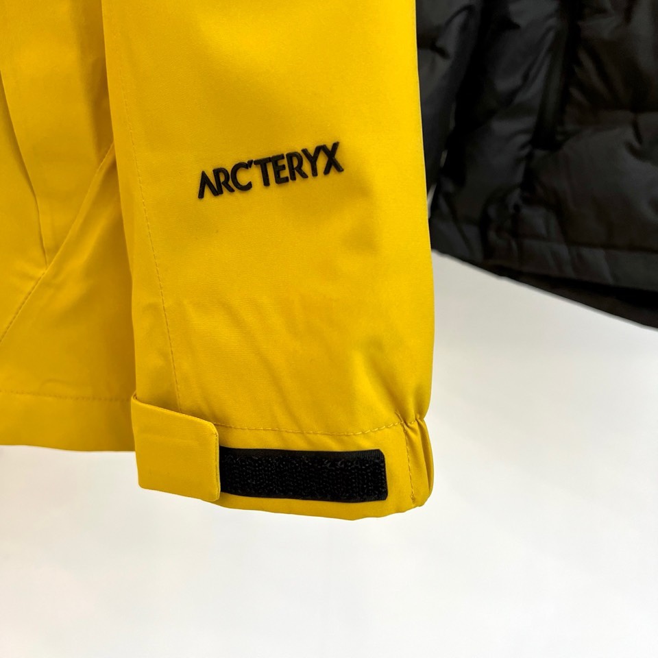 🌾ARCTERYX 始祖鸟、2025秋冬新品冲锋衣羽绒服三合一系统以模块化设计重新定义户外防护。外套采用