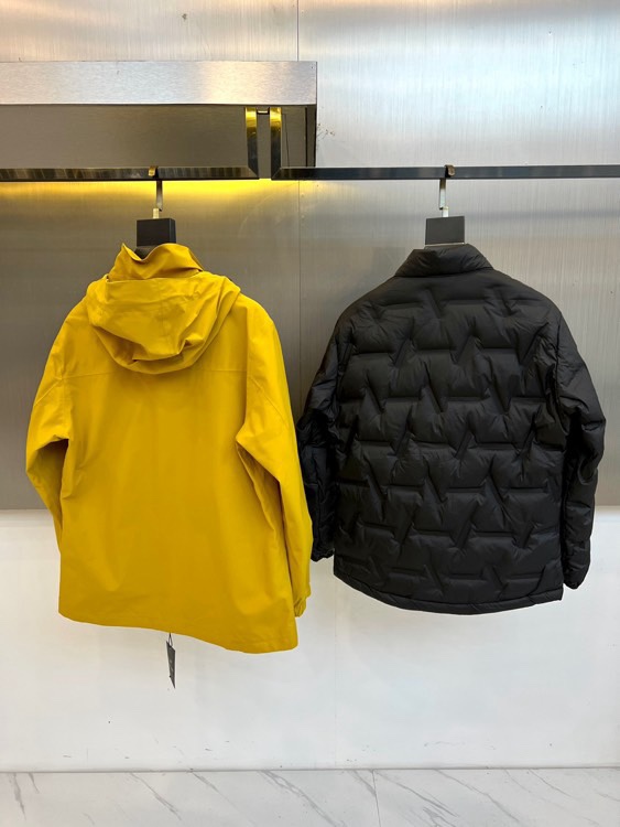 🌾ARCTERYX 始祖鸟、2025秋冬新品冲锋衣羽绒服三合一系统以模块化设计重新定义户外防护。外套采用