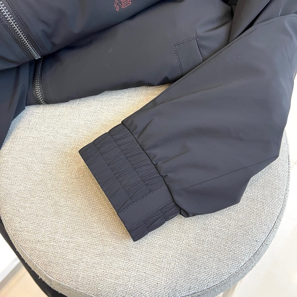 🌾Brunello Cucinelli-（白鹅绒）2025秋冬新品连帽夹克，以极致工艺诠释低调奢华。采用