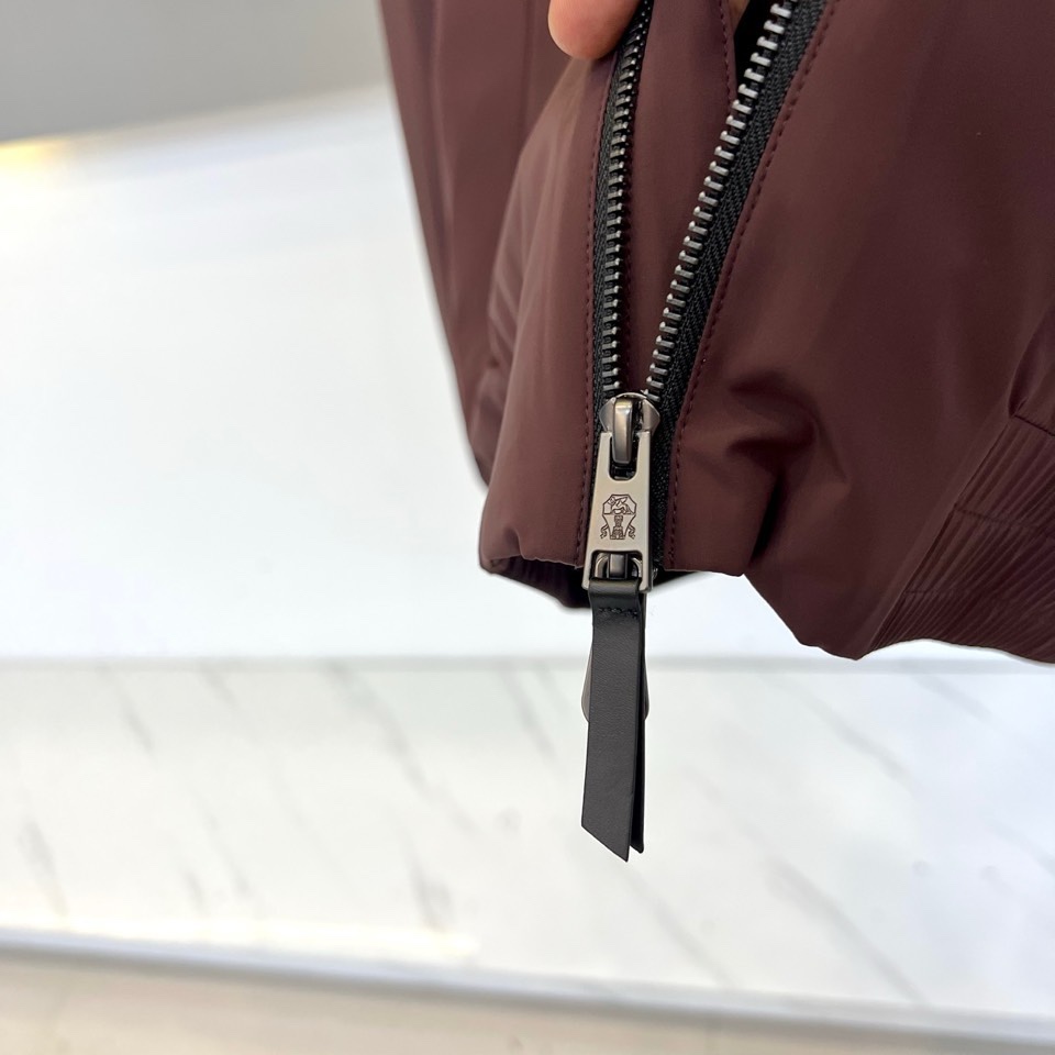 🌾Brunello Cucinelli-（白鹅绒）2025秋冬新品连帽夹克，以极致工艺诠释低调奢华。采用