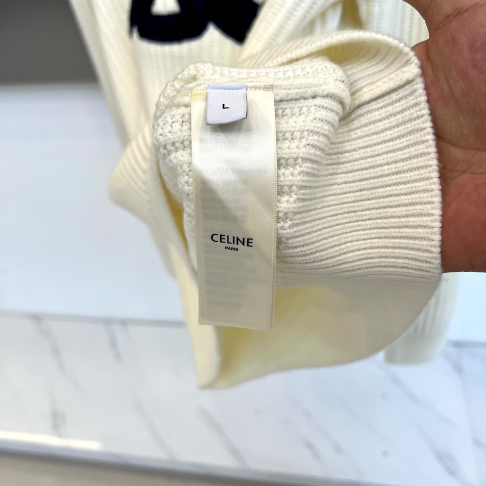 .🌾Celine塞琳、2025秋冬新品羊毛羊绒🐑针织衫，以标志性设计诠释法式简约的永恒魅力。款式采用宽松