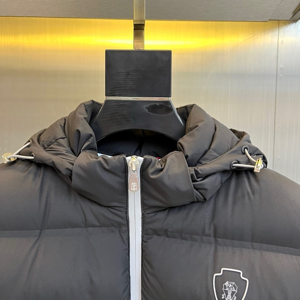 🌾Brunello Cucinelli-2025秋冬新品男士羽绒服，以沉稳军绿色诠释现代都市精英的户外美