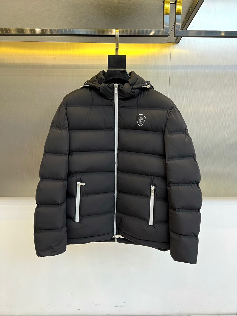 🌾Brunello Cucinelli-2025秋冬新品男士羽绒服，以沉稳军绿色诠释现代都市精英的户外美