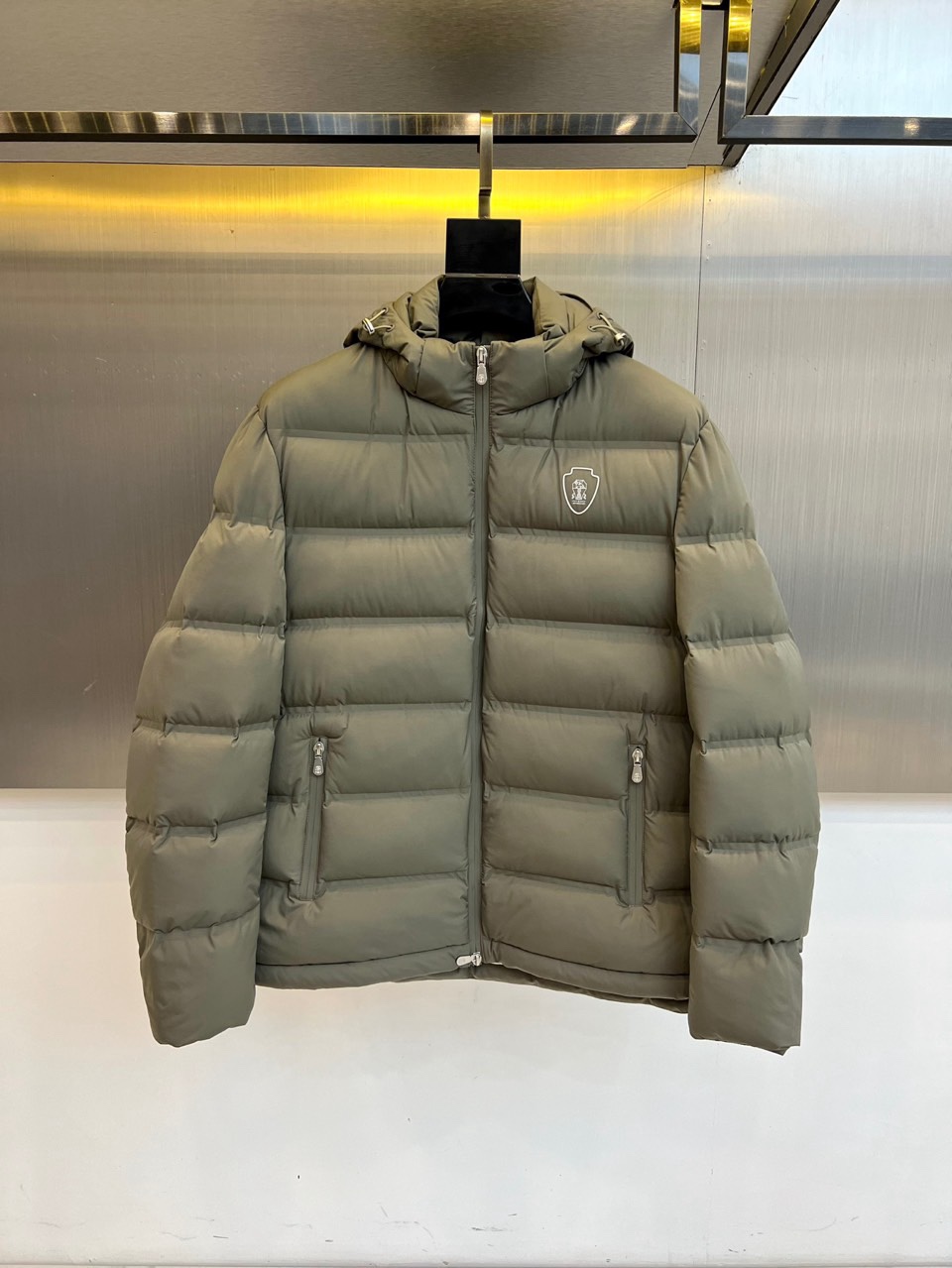 🌾Brunello Cucinelli-2025秋冬新品男士羽绒服，以沉稳军绿色诠释现代都市精英的户外美