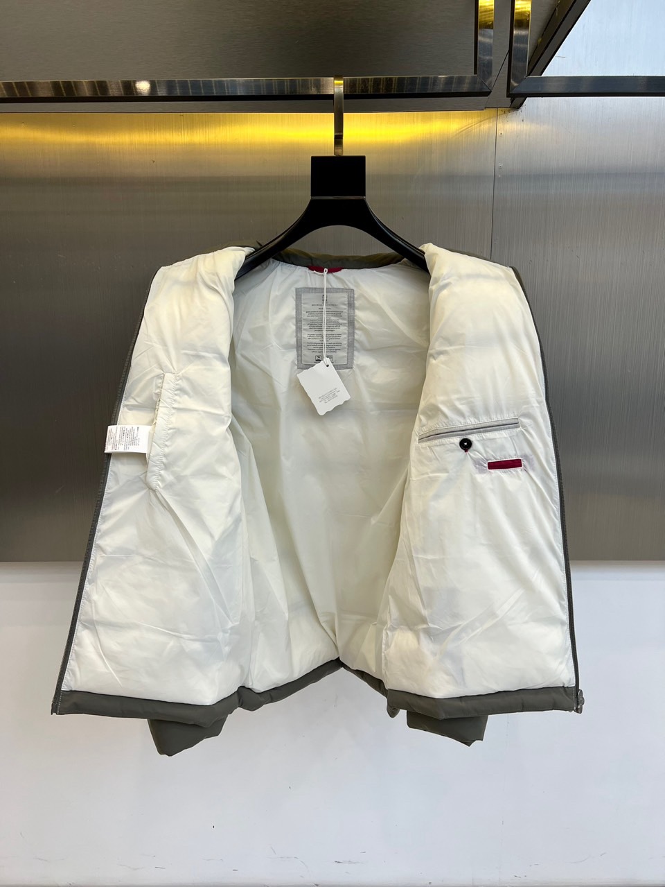 🌾Brunello Cucinelli-2025秋冬新品男士羽绒服，以沉稳军绿色诠释现代都市精英的户外美