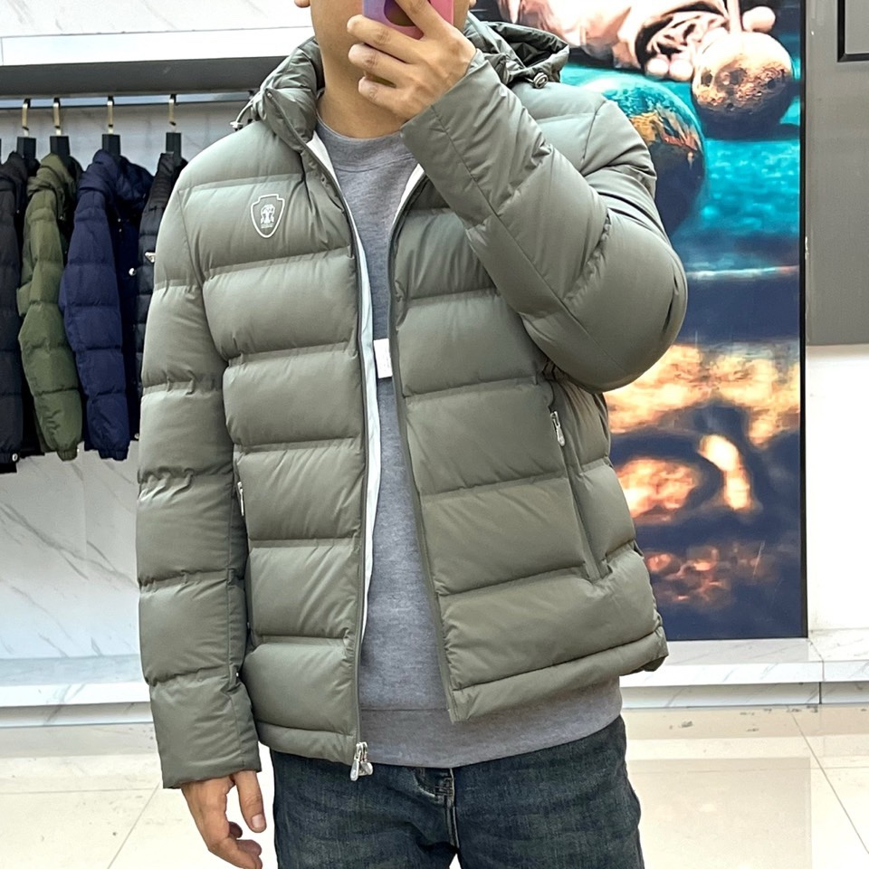 🌾Brunello Cucinelli-2025秋冬新品男士羽绒服，以沉稳军绿色诠释现代都市精英的户外美