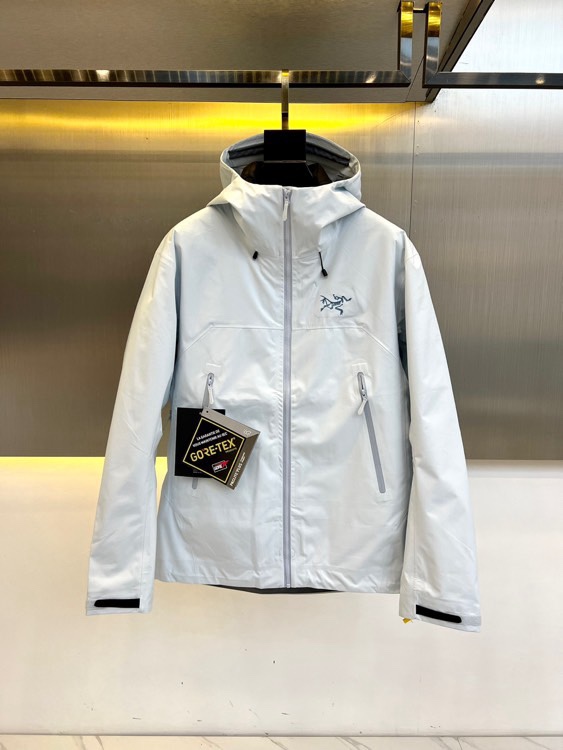 NO:730147,[Available after the year] Arcteryx Arcteryx top home BETA-LIGHTWEIGHT three-in-one down jacket. Arcteryx beta lightweight three-in-one waterproof, windproof and breathable hooded casual jacket + down liner, series of hooded urban outdoor lightweight windproof and waterproof simple solid color versatile jackets, using bluesign@identification certificate with tricot back village  N40P'3LGORE-TEX fabric, lightweight and high-performance, thin and wear-resistant, windproof, waterproof and breathable, suitable for a variety of activities and environments! The chest adopts the ARC TERYX logo four times of lamination process, the whole garment is 3D bionic design, long arm Tri-Durance waterproof and rainproof fabric, a full set of customer-supplied accessories, YKK two-way zippers under the armpits, distinguish low-end versions on the market, hard-core goods, highly recommended to buy, the upper body effect is great. Inner liner  You can wear it handsomely even in cold weather. This down jacket has a very handsome upper body. The overall material of the jacket is very light and thin, but it does not affect the warmth. The upper shoulders and armpits on both sides are cut with three-dimensional splicing. Although it is a jacket style, it does not cling to the body when moving. It is a good thing for daily commuting and outdoor leisure. The same style for men and women S-XXXL (model 173, 143 pounds, upper body size L), arc'teryx, jackets & coats, down jacket, hats,19860909【可支持年后】 Arcteryx始祖鸟顶级 家BETA-LIGHTWEIGHT王炸三合一 羽绒服.Arcteryx始祖鸟beta lightweight三合一防水防风透气连帽休闲夹克+羽绒内胆,系列连帽城市户外轻量化防风防水简约纯色百搭夹克冲锋衣,采用bluesign@认人证的采用带经编背村 N40P'3LGORE-TEX面料,轻量高性能,轻薄而耐磨,防风、防水且透气,适用于多种活动和环境! 胸前采用ARC TERYX徽标四次压胶工艺,整衣3D立体仿生学设计衣长臂弯Tri-Durance防水防雨面料,全套客供辅料,腋下YKK双向拉链,自行区别市面低版本,硬核货,强力推荐入手,上身效果巨好.内胆 寒冷天气一样可以穿得帅气这件羽绒夹克上身好帅夹克整体也很轻材质感觉比较薄但是并不影响保暖版型上肩部和两侧腋下都采用了立体拼接的裁剪 虽然是夹克版型但是身体活动起来不会箍在身上 日常通勤 户外休闲都是一个好东西.男女同款S-XXXL（模特173,143斤上身L码）,arc'teryx,jackets & coats,down jacket,hats,,Men's clothing