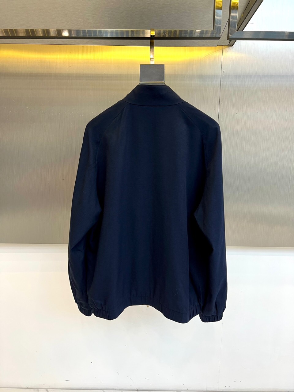 Brunello Cucinelli- 2026春夏新品立领夹克，以利落剪裁与简约线条诠释当代绅士风范。