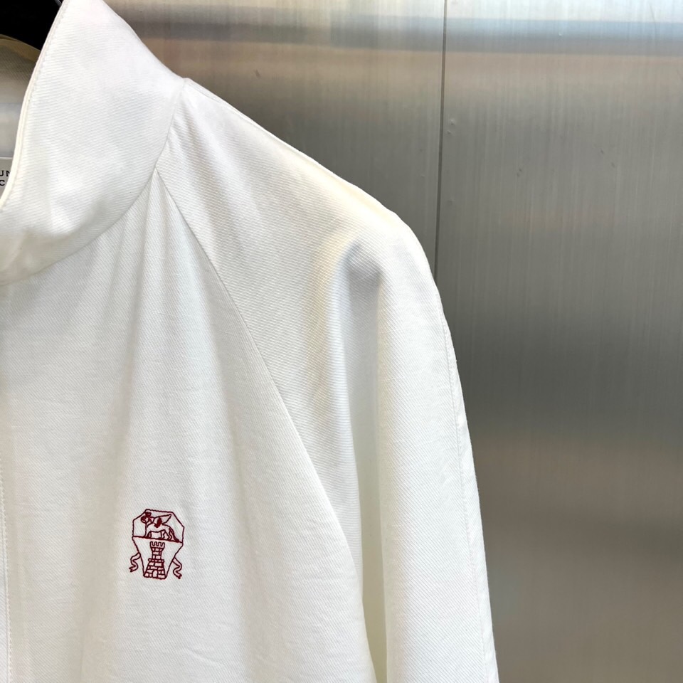 Brunello Cucinelli- 2026春夏新品立领夹克，以利落剪裁与简约线条诠释当代绅士风范。