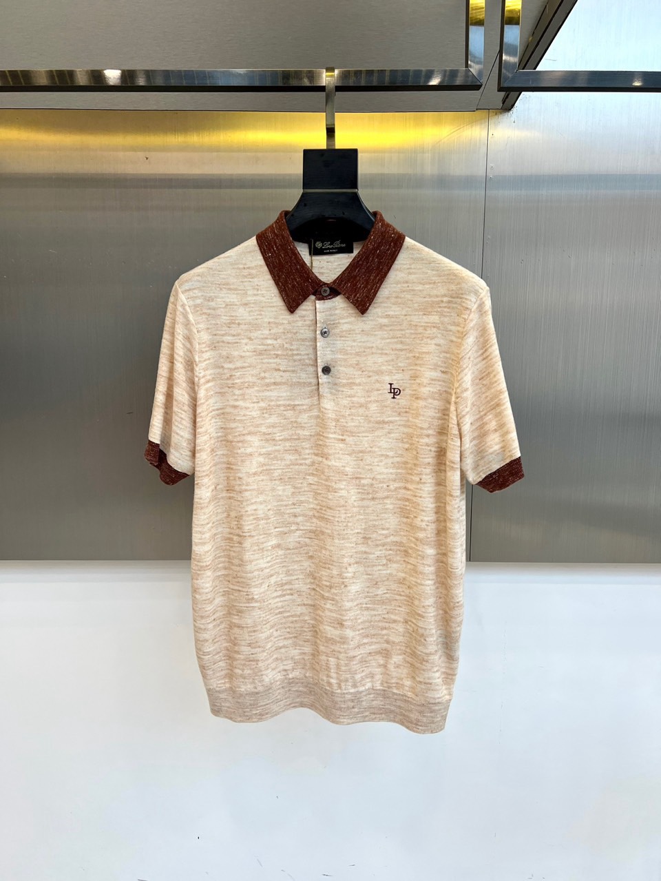 Loro Piana诺悠翩雅、2026春夏新品男士短袖针织Polo衫，匠心打造，巧妙融合现代休闲感与经典