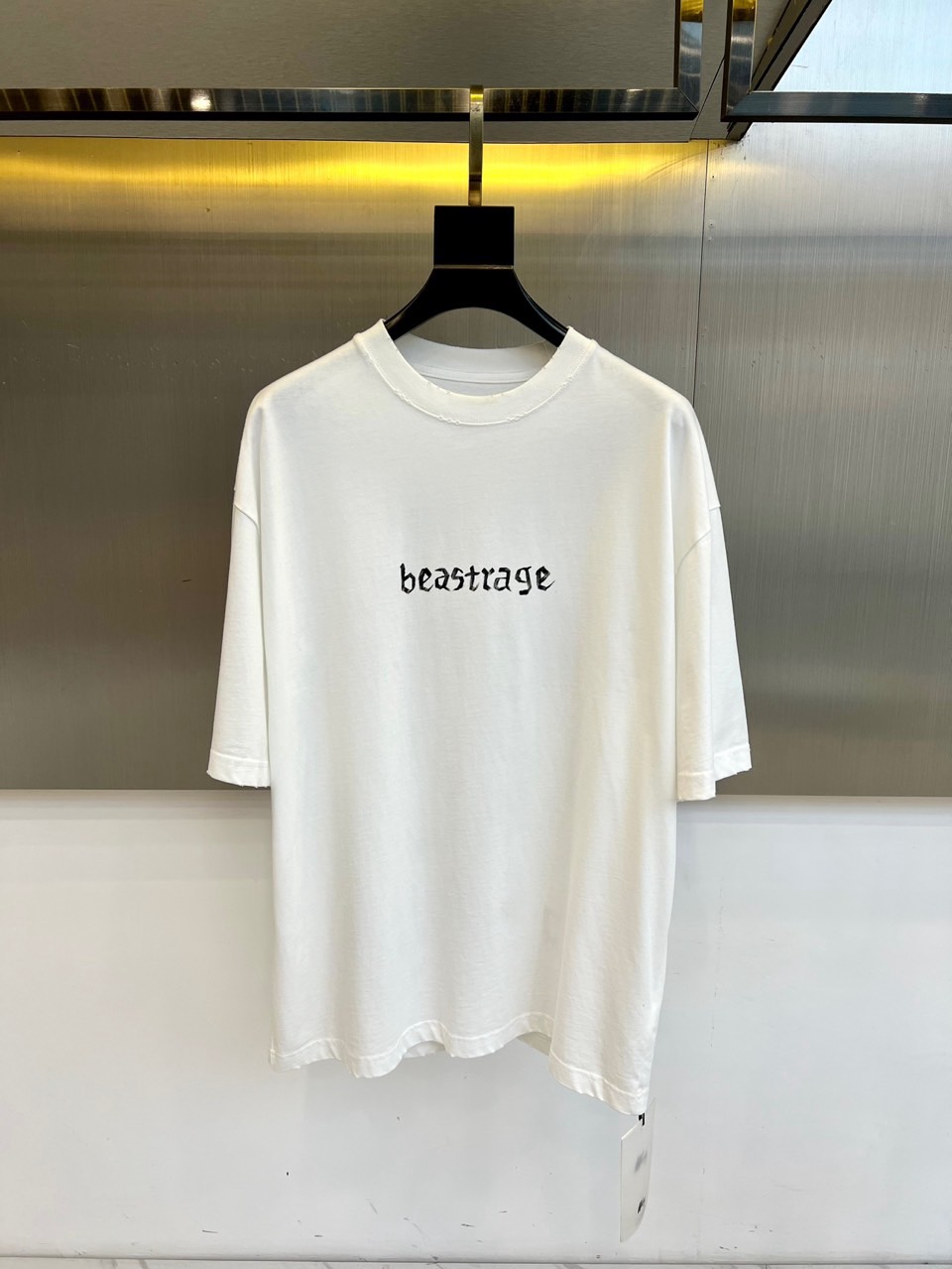 Chrome Herad克罗心、2026春夏新品重磅登场，这款短袖T恤以极简美学重塑日常穿搭。经典圆领搭