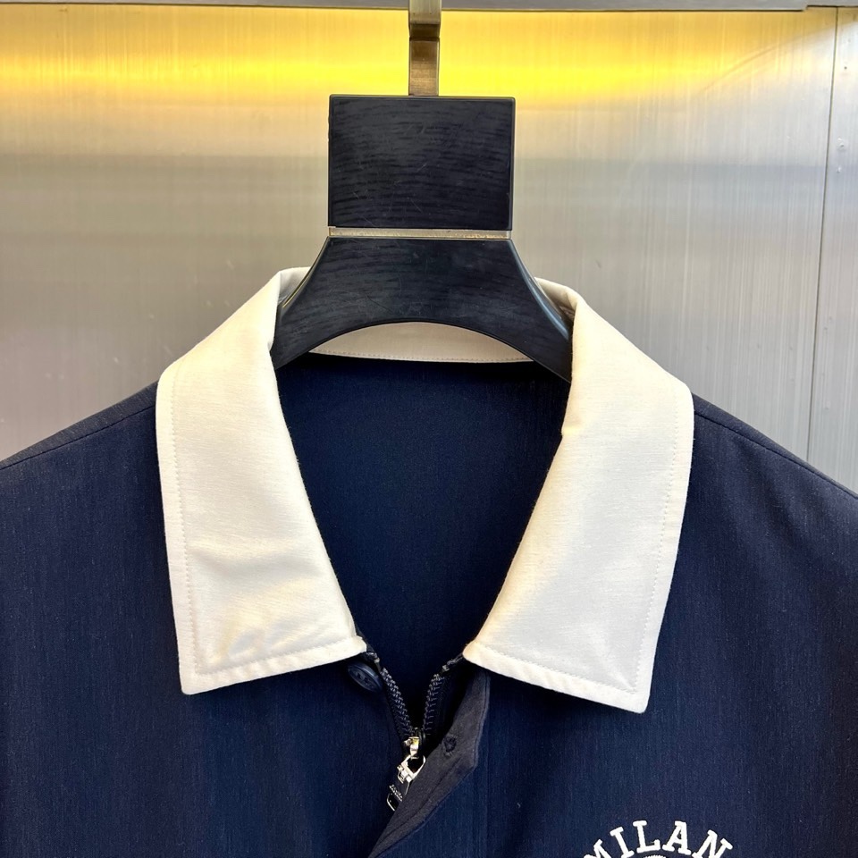 （上衣夹克外套480）DG杜嘉班纳、2026春夏新品男士外套，以经典翻领设计诠释意式风尚。衣领融入撞色元