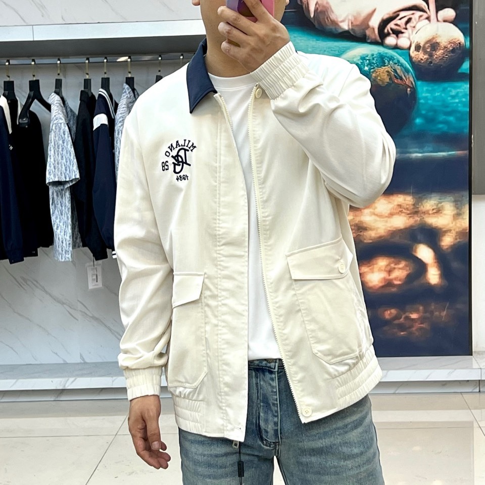 （上衣夹克外套480）DG杜嘉班纳、2026春夏新品男士外套，以经典翻领设计诠释意式风尚。衣领融入撞色元