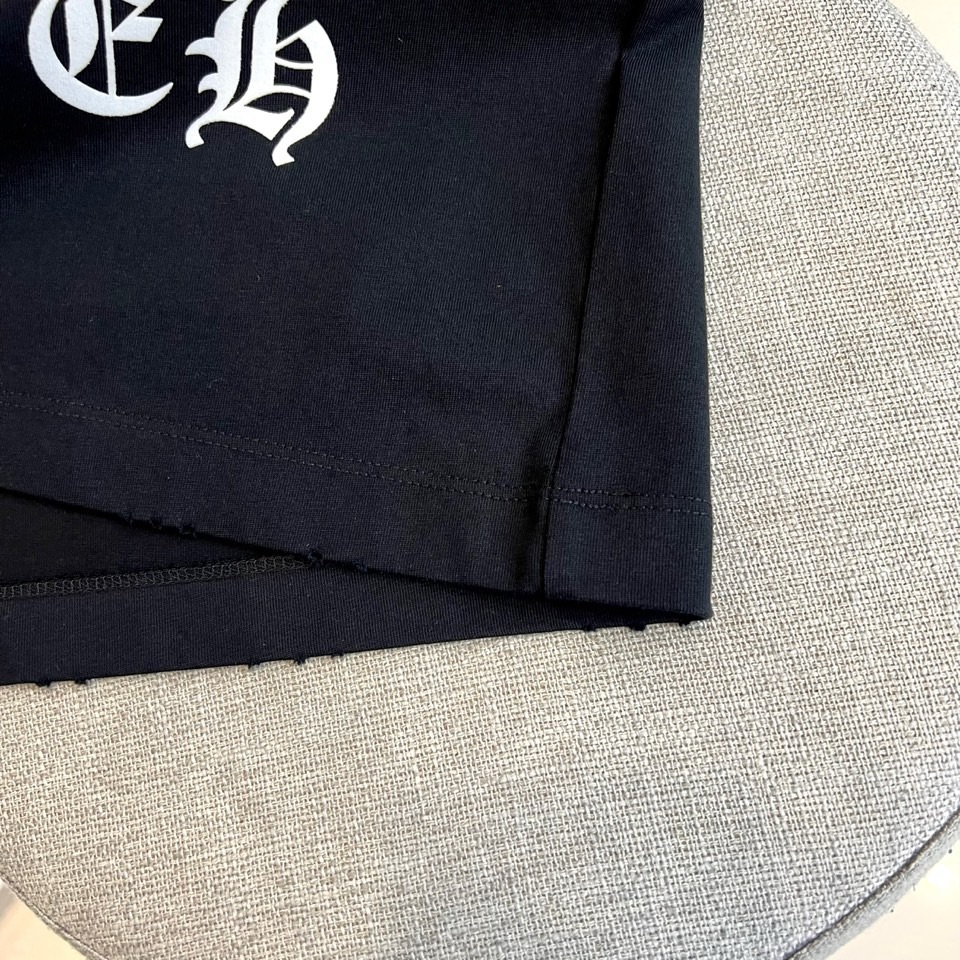 Chrome Herad克罗心、2026春夏新品简约风圆领长袖T恤，纯净底色，打造高级百搭的衣橱刚需。版