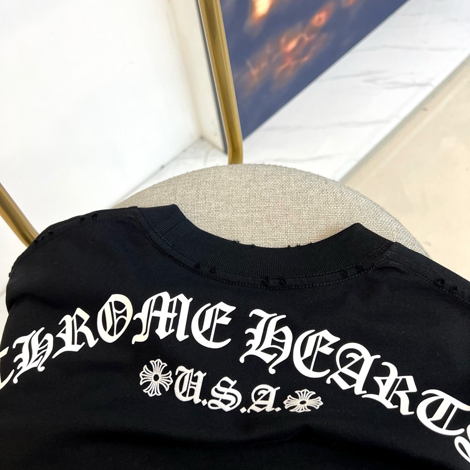 Chrome Herad克罗心、2026春夏新品简约风圆领长袖T恤，纯净底色，打造高级百搭的衣橱刚需。版