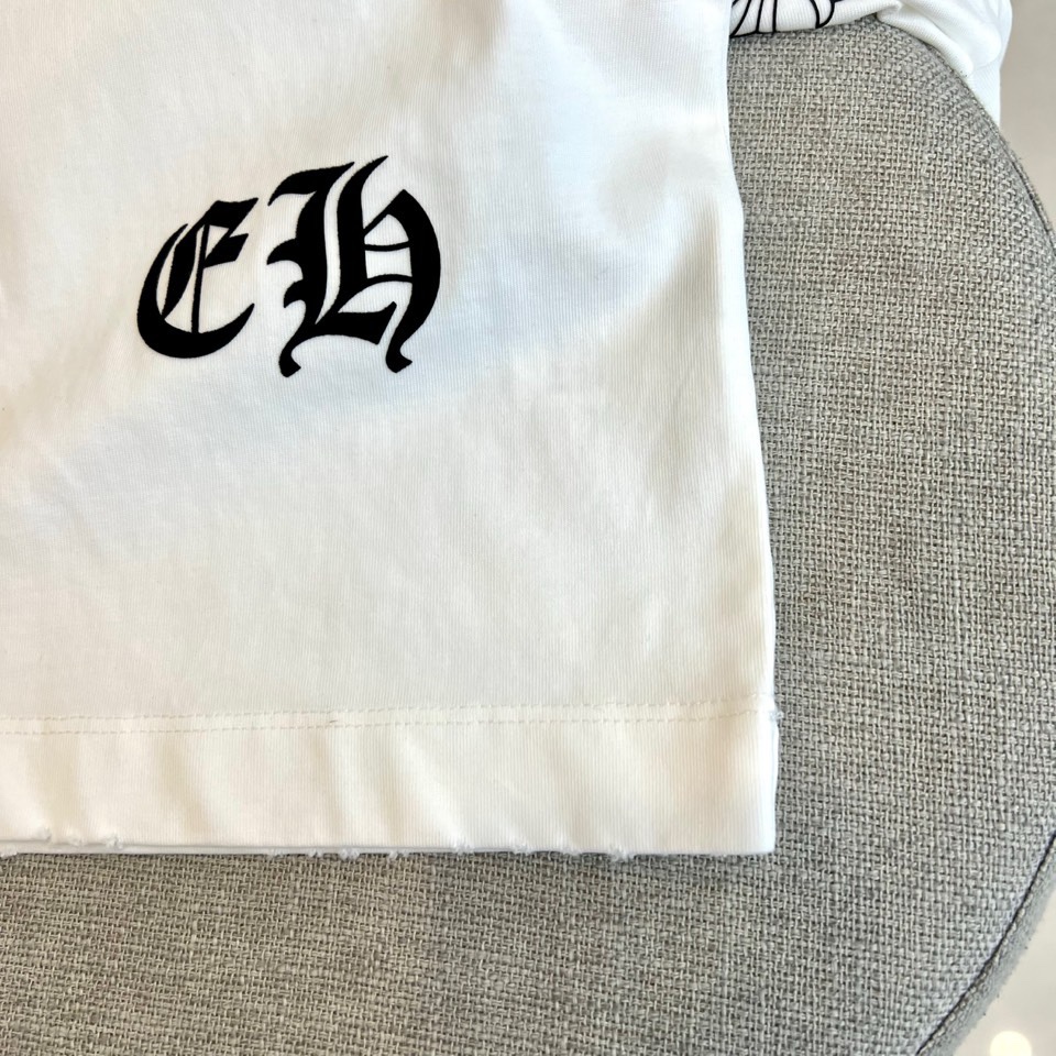 Chrome Herad克罗心、2026春夏新品简约风圆领长袖T恤，纯净底色，打造高级百搭的衣橱刚需。版