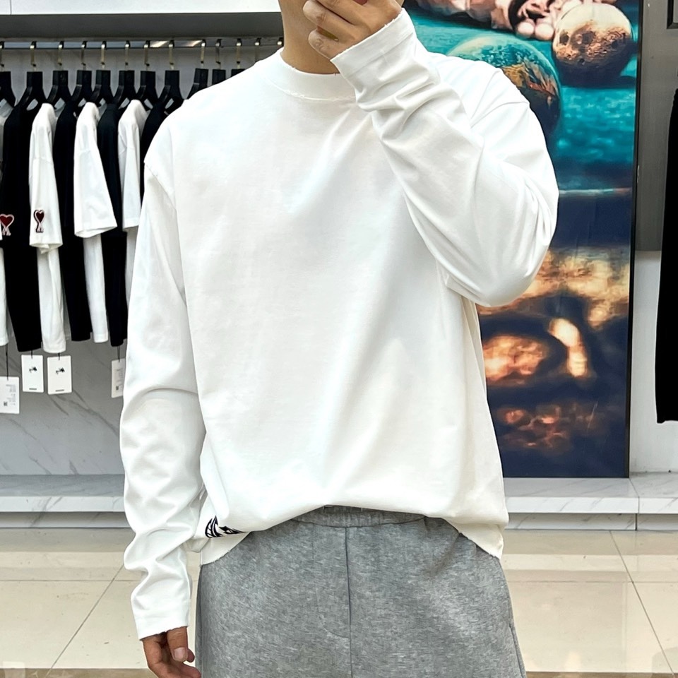 Chrome Herad克罗心、2026春夏新品简约风圆领长袖T恤，纯净底色，打造高级百搭的衣橱刚需。版