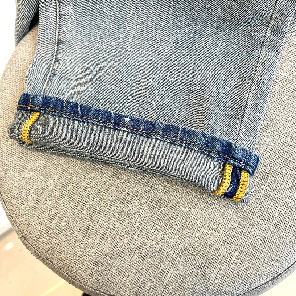 Chrome Herad克罗心、2026春夏新品牛仔裤，以标志性的宽松直筒廓形，融合哥特摇滚与街头精神。