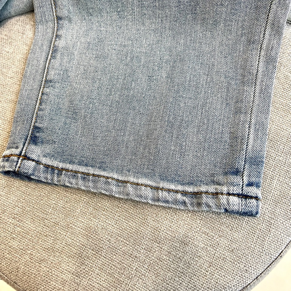 Chrome Herad克罗心、2026春夏新品牛仔裤，以标志性的宽松直筒廓形，融合哥特摇滚与街头精神。