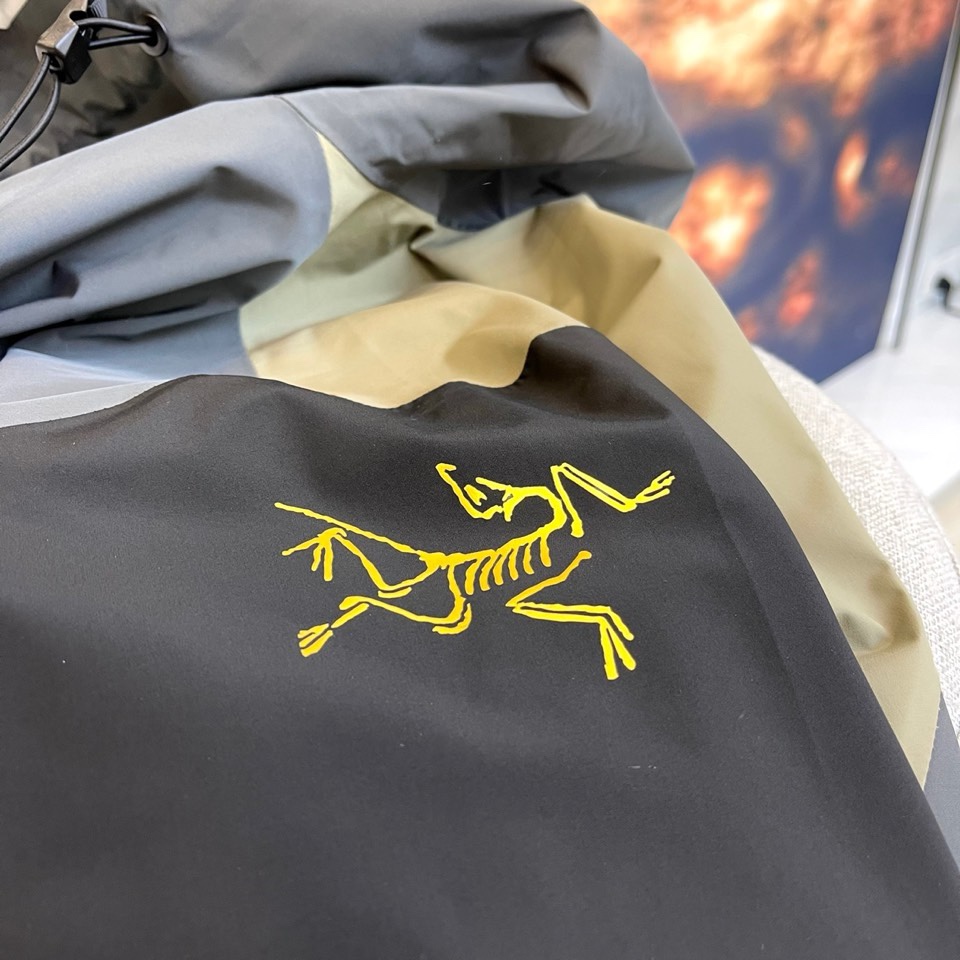 Arcteryx［顶级版］始祖鸟冲锋衣，帅到炸裂的一款！ARC TERYX始祖鸟 BEAMS 25周年联