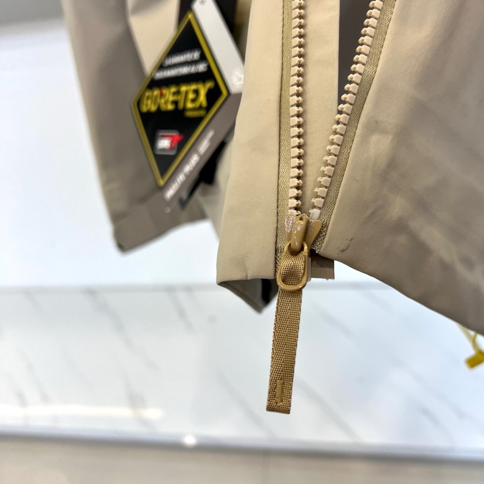 ARC’TERYX始祖鸟Sidewinder 【响尾蛇】冲锋衣，全地形征服者—定义高山全能防护新标杆！•