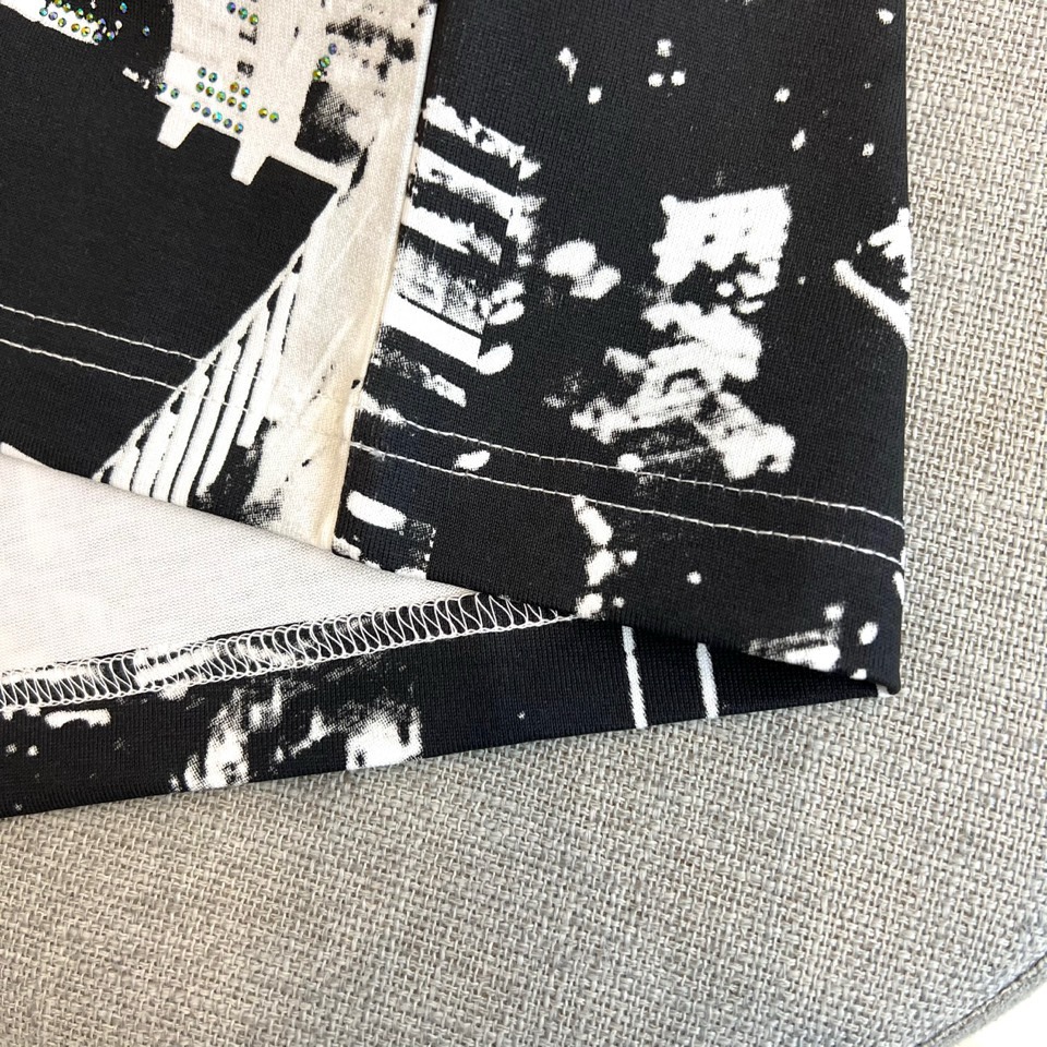 Alexander Wang亚历山大、纽约天际线水晶烫印 T 恤棉质面料，正面是黑白城市天际线印花，现代