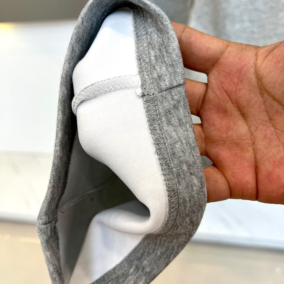 Mon蒙口、2026春夏新品宽松运动卫裤，以纯净柔和的色调打造高级感日常单品，版型采用高腰松紧腰头配抽绳