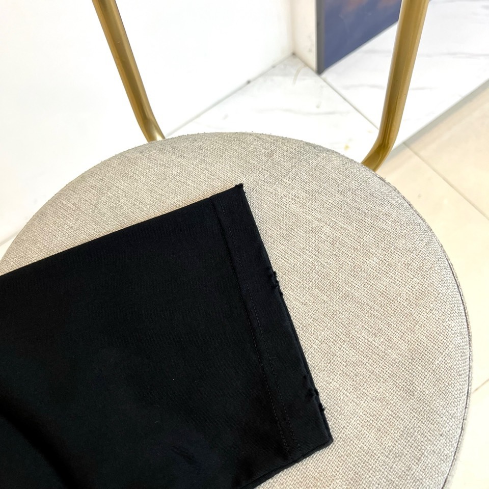 Ch香奈儿、2026春夏新品潮牌短T，基底纯净百搭，左胸绿色双C刺绣搭配品牌字母，精致小巧不张扬，演绎轻