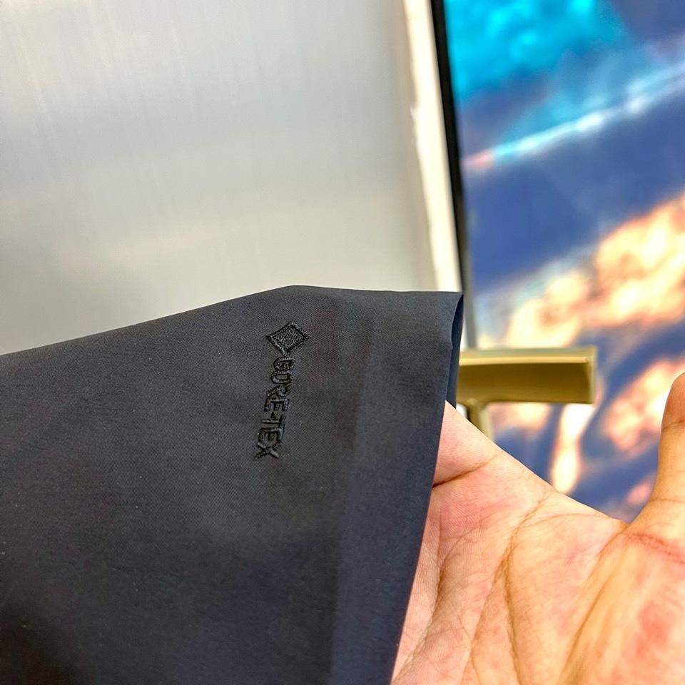 Arcteryx始祖鸟-beta lightweight2024新款新色 防水防风透气连帽休闲夹克外套男