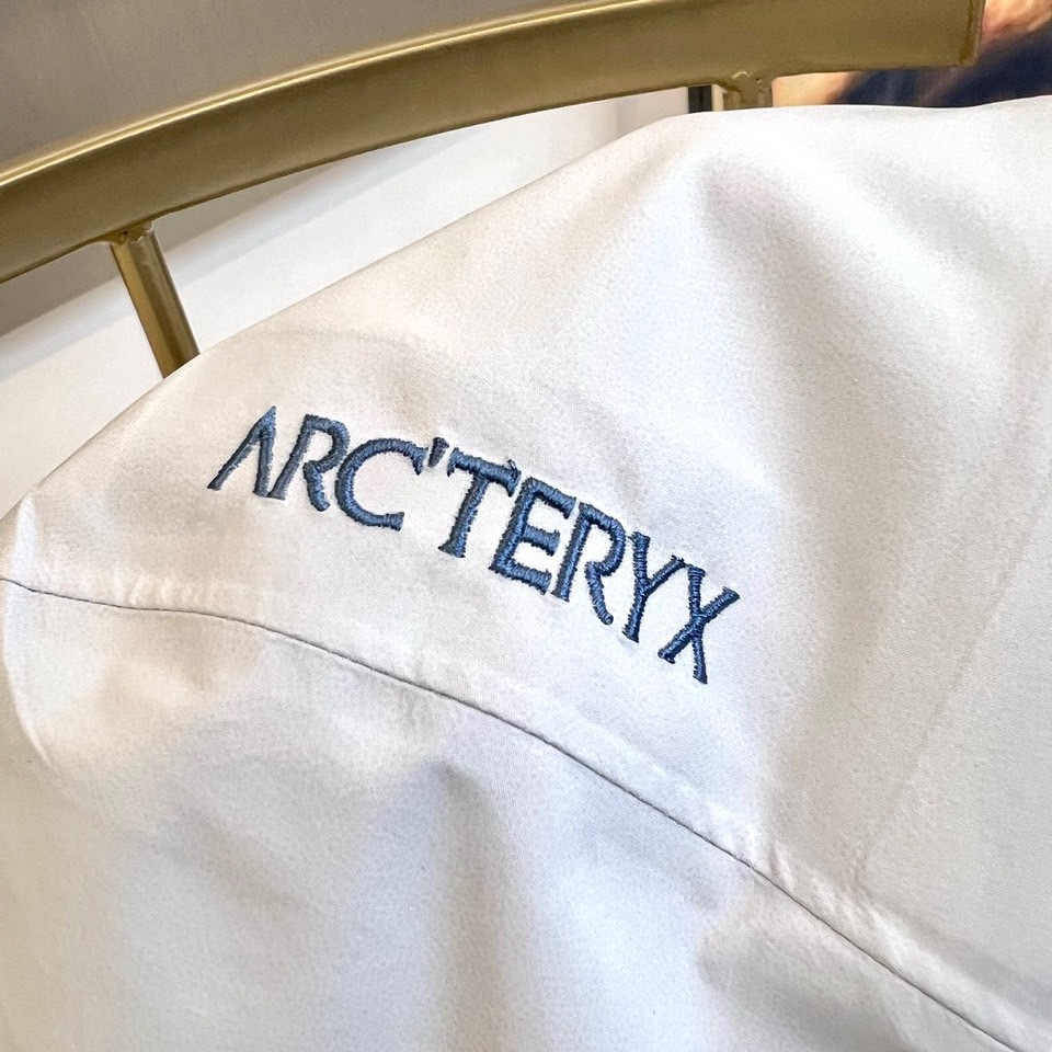Arcteryx始祖鸟-beta lightweight2024新款新色 防水防风透气连帽休闲夹克外套男