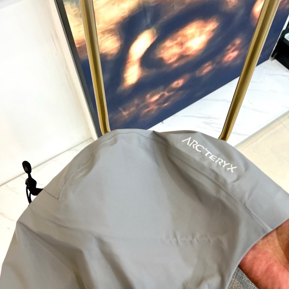 暴雨无畏，轻盈随行-【顶级】ARC’TERYX始祖鸟Beta SL GORE-TEX冲锋衣全新登场！轻量