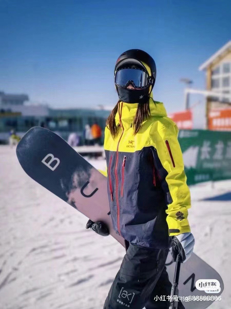 ARC‘TERYX/始祖鸟-高端玩家定制，ARC'TERYX始祖鸟推出了2024龙年新春限定系列以“龙鳞
