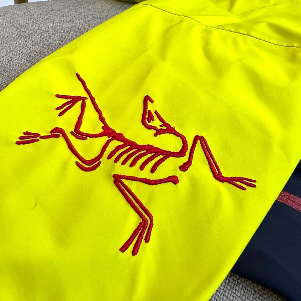 ARC‘TERYX/始祖鸟-高端玩家定制，ARC'TERYX始祖鸟推出了2024龙年新春限定系列以“龙鳞