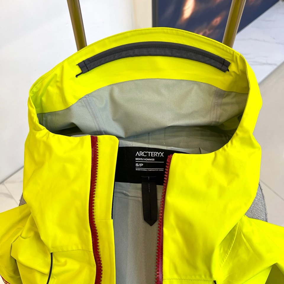 ARC‘TERYX/始祖鸟-高端玩家定制，ARC'TERYX始祖鸟推出了2024龙年新春限定系列以“龙鳞