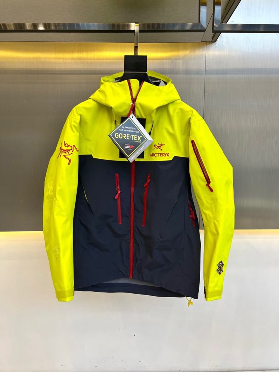 ARC‘TERYX/始祖鸟-高端玩家定制，ARC'TERYX始祖鸟推出了2024龙年新春限定系列以“龙鳞