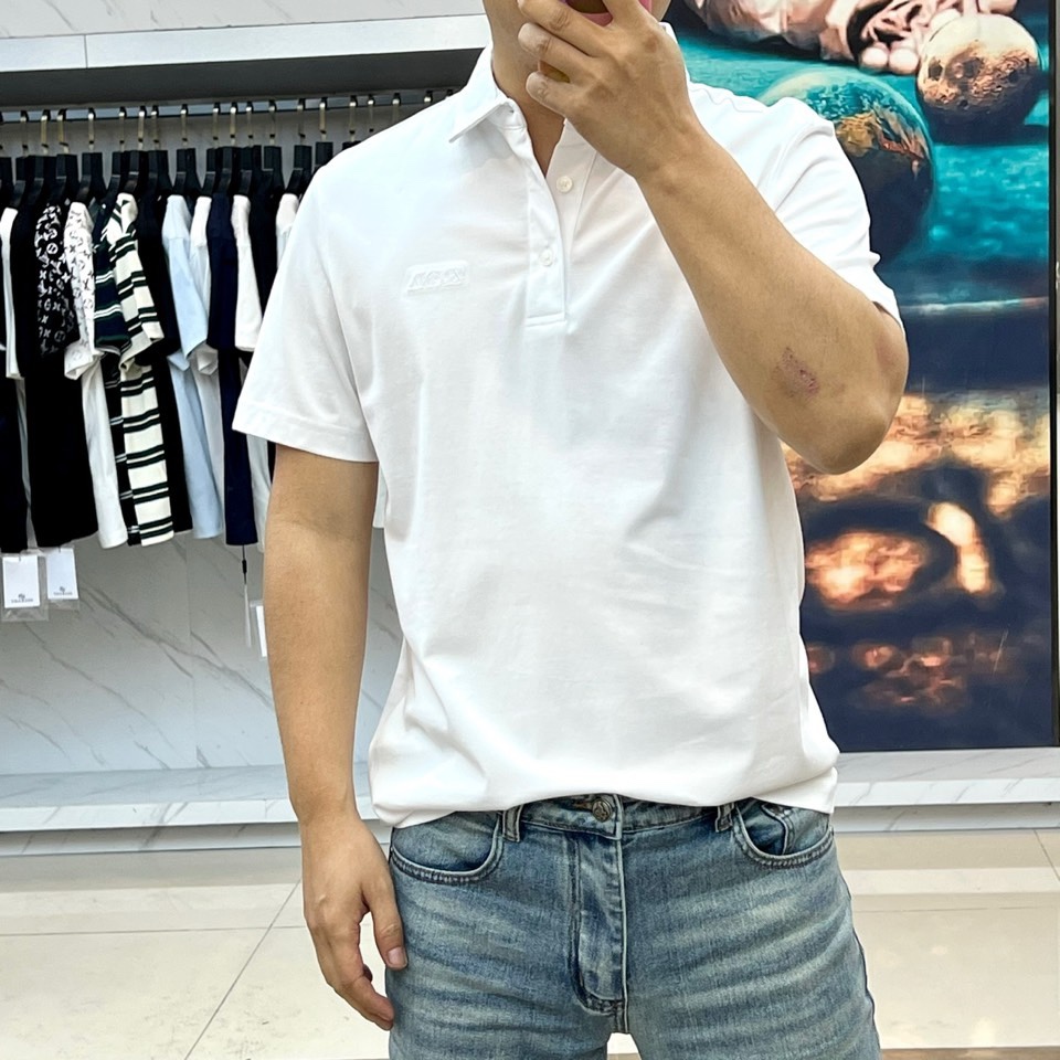 Zegna杰尼亚、2026春夏新品POLO衫，以意式精湛工艺诠释经典休闲风。挺括翻领搭配三粒扣设计，利落