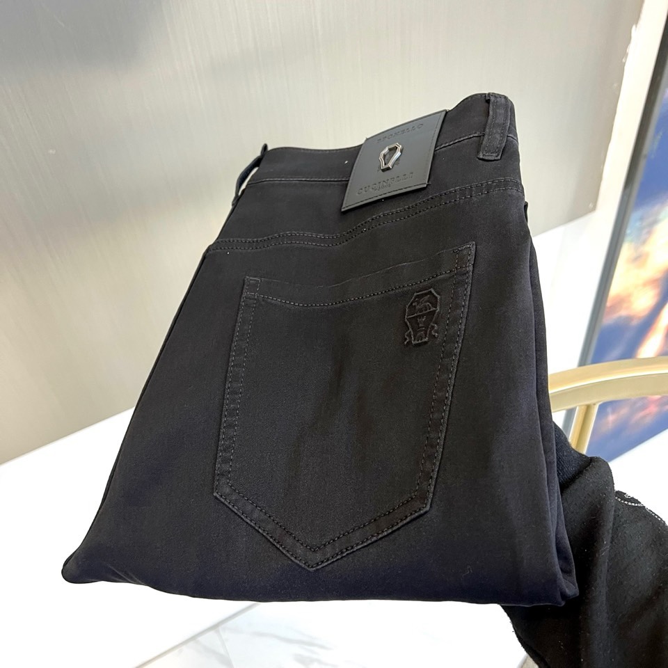 Brunello Cucinelli-BC，2026春夏新品男士牛仔裤，以精湛工艺诠释奢华休闲美学。经典