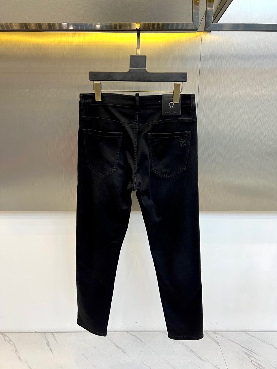 Brunello Cucinelli-BC，2026春夏新品男士牛仔裤，以精湛工艺诠释奢华休闲美学。经典