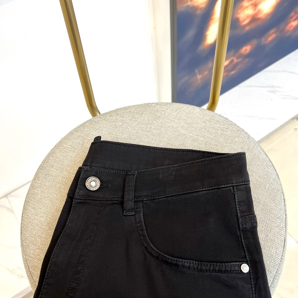 Brunello Cucinelli-BC，2026春夏新品男士牛仔裤，以精湛工艺诠释奢华休闲美学。经典