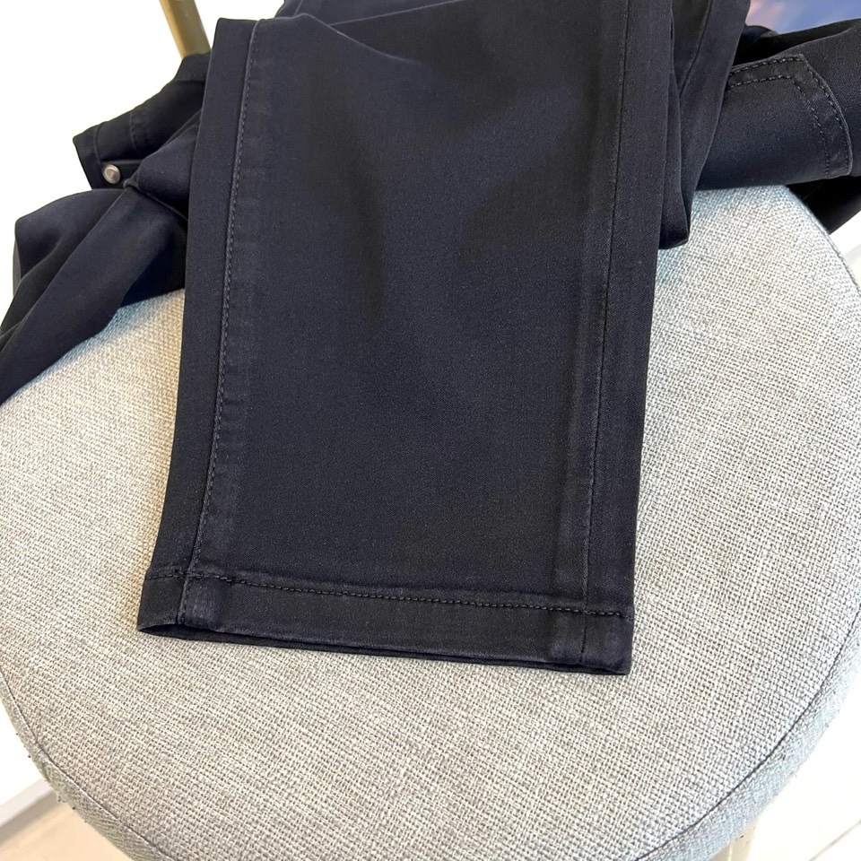 Brunello Cucinelli-BC，2026春夏新品男士牛仔裤，以精湛工艺诠释奢华休闲美学。经典